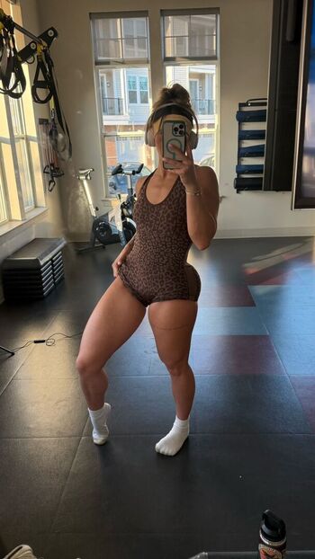 Danielle Cooper / danicooppss