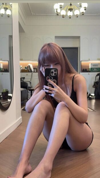 Daturakisses- Sacha Wang