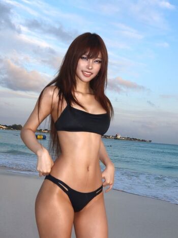 Daturakisses- Sacha Wang