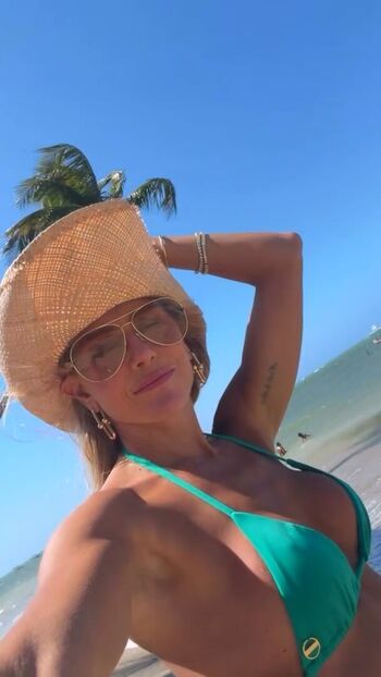 Deborah Secco