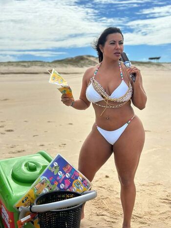 Deby Valente