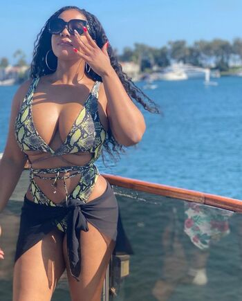 Dee Shanell