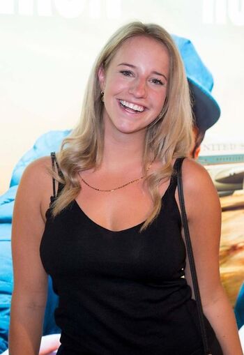 Dee Van Der Zeeuw