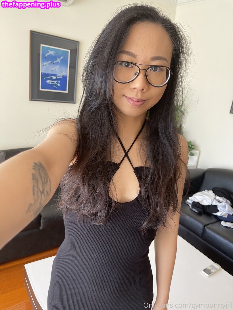 desk1er / jill_bunny