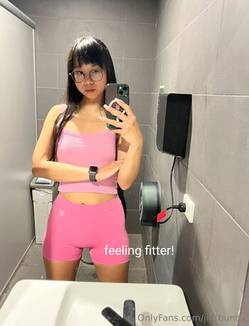 desk1er / jill_bunny