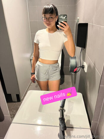 desk1er / jill_bunny