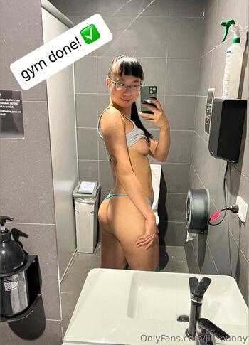 desk1er / jill_bunny