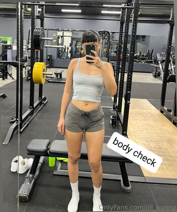 desk1er / jill_bunny