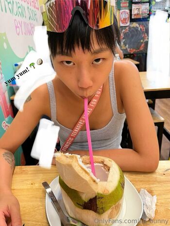 desk1er / jill_bunny