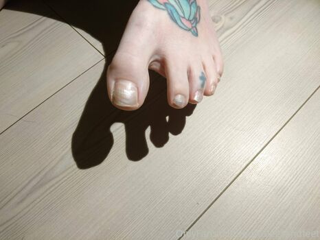 ditteslegsandfeet