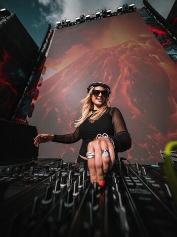 DJ Jeny Preston
