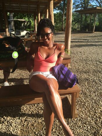 Dr Ebonie Vincent