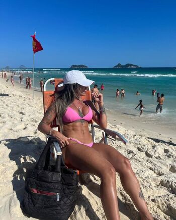 Dra. Thatiane Oliveira