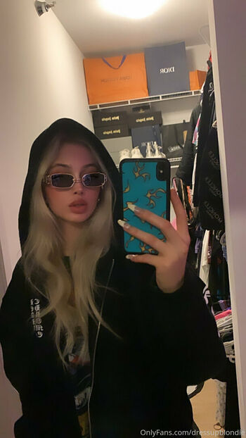 Dressupblondie