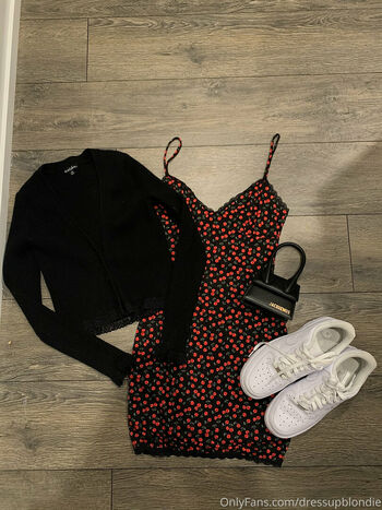 Dressupblondie
