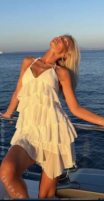 Elena Zoe