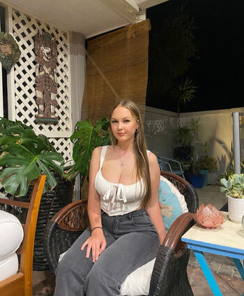 Ella B