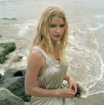 Emilie De Ravin