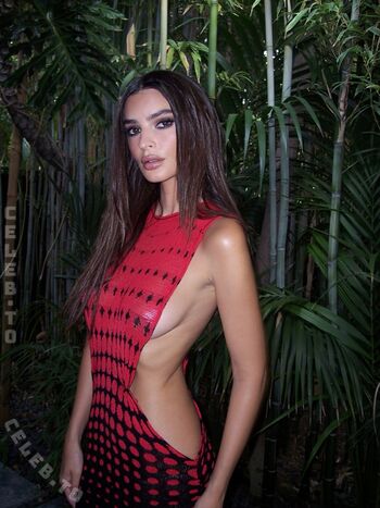 Emily Ratajkowski
