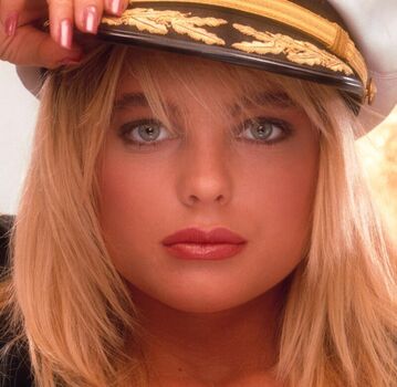 Erika Eleniak