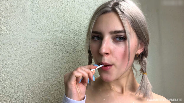 Eva Elfie