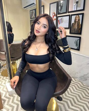Eva Giri