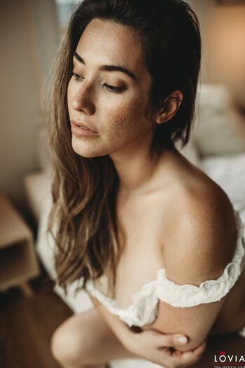 Eva Lovia