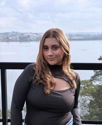 Evelyn carvalho