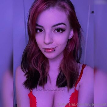 Evie Sunsett