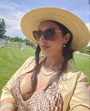 Ezada Sinn