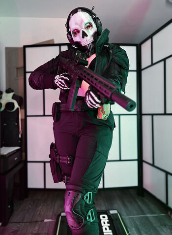 Ezy Summers Cosplay