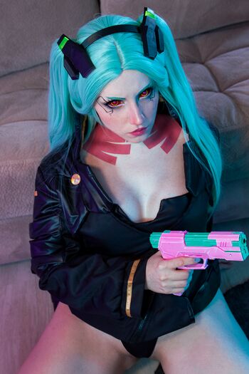 Ezy Summers Cosplay