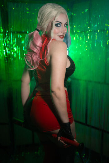 Ezy Summers Cosplay