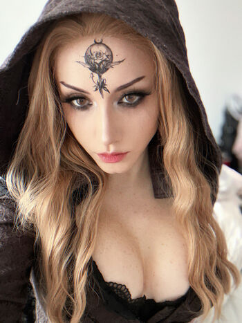 Ezy Summers Cosplay