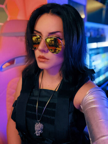 Ezy Summers Cosplay