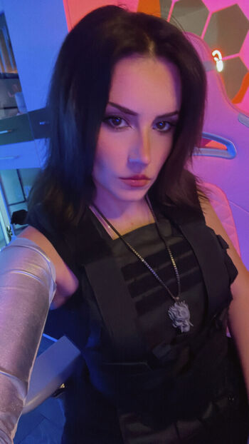 Ezy Summers Cosplay