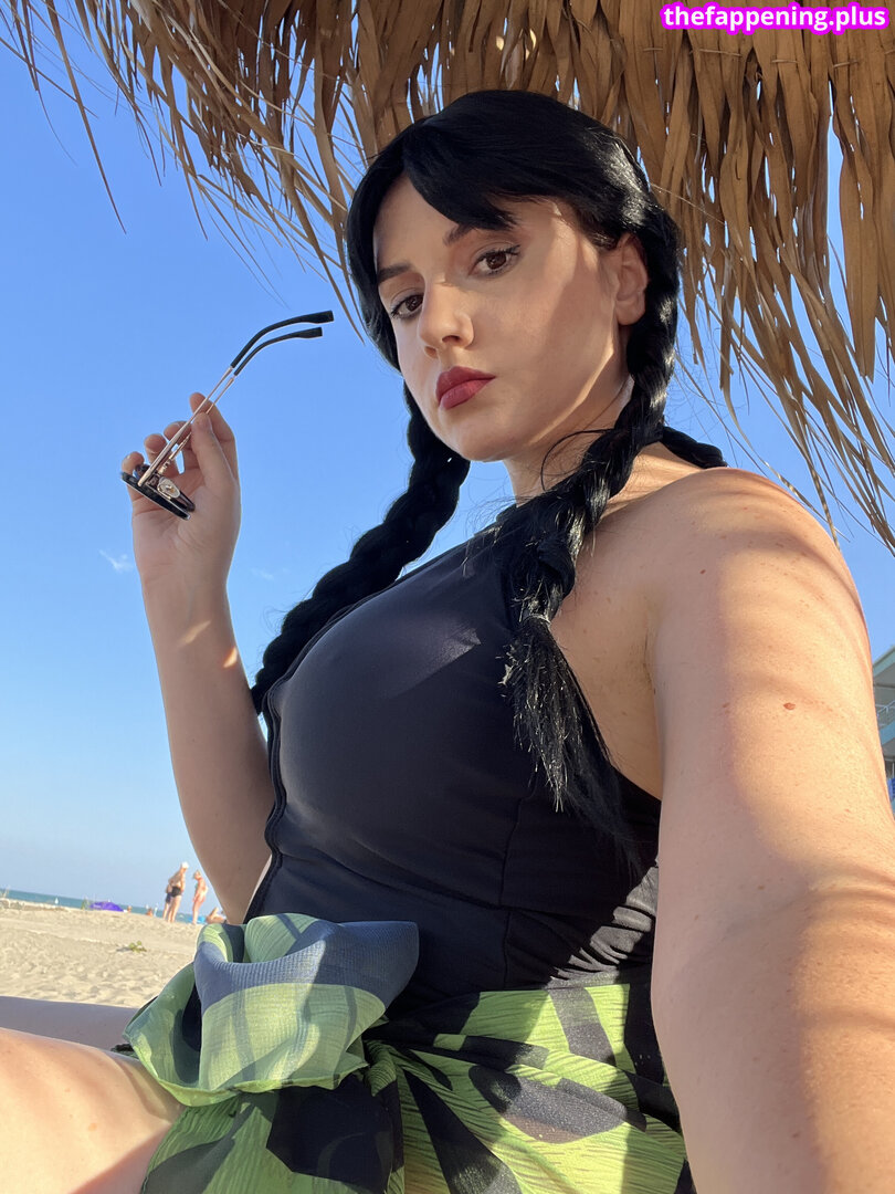 Ezy Summers Cosplay