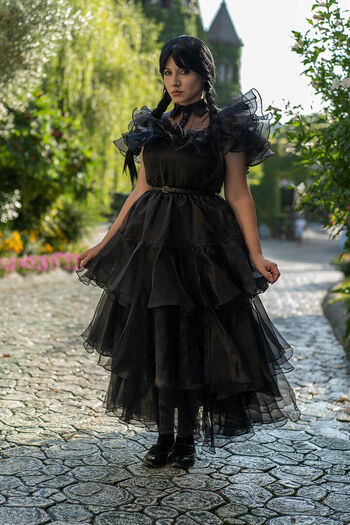 Ezy Summers Cosplay
