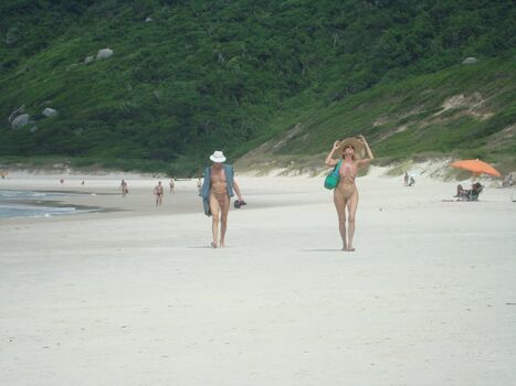 Flagras Em Praia