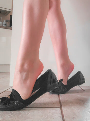footgirlgonebad_