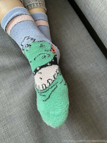footsiewithkitty
