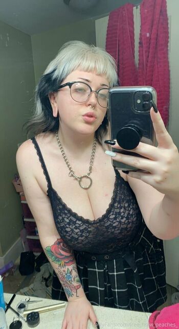 free_nsfw_peaches_