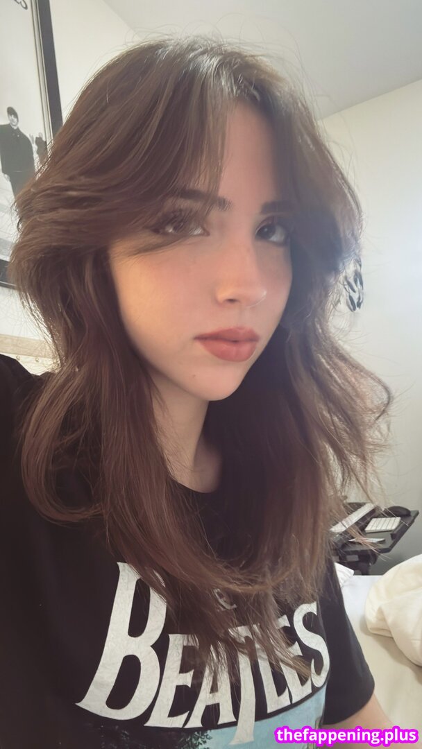 Gabriela Bee