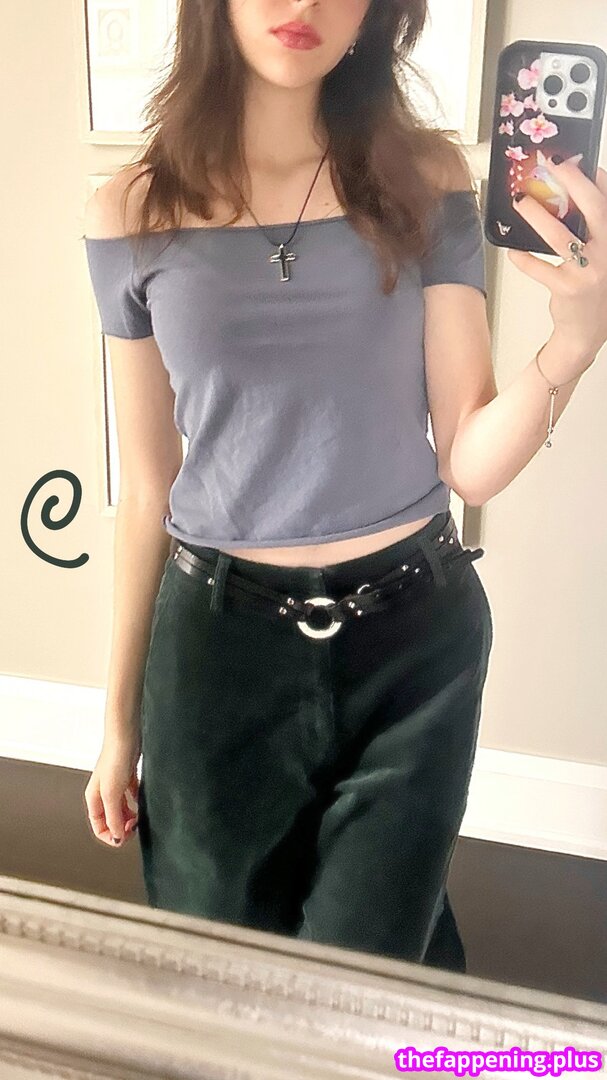 Gabriela Bee