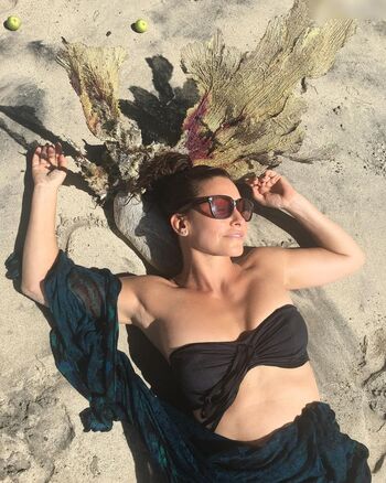 Gina Gershon