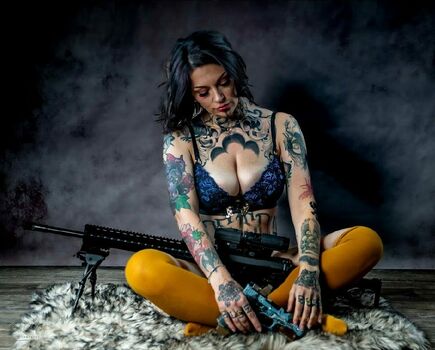 Girls With Guns