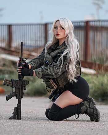 Girls With Guns