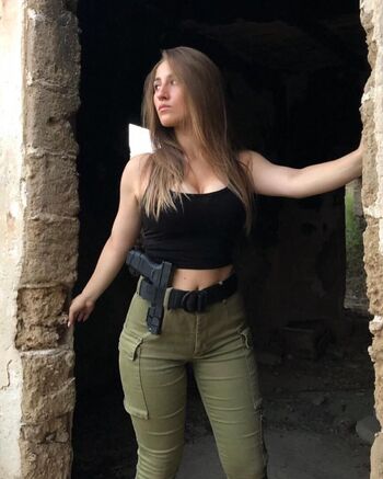 Girls With Guns