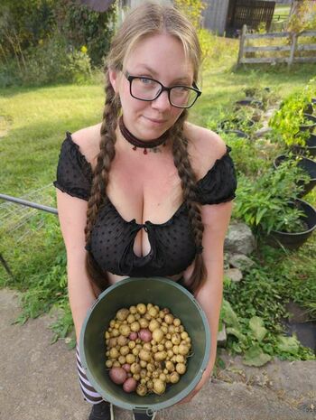 Gothicc Farm Wife