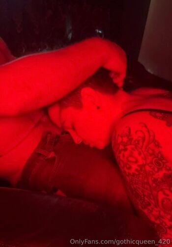 gothicqueen_420